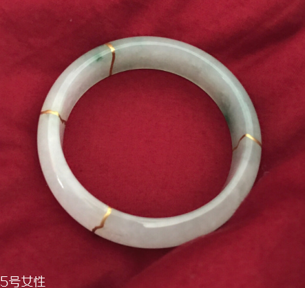 手鐲可以帶著睡覺嗎？手鐲睡覺戴好嗎？