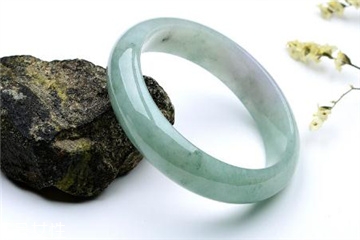 手鐲可以讓別人摸嗎？手鐲被別人摸了有影響嗎？