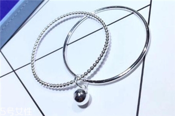 手鐲可以戴著洗澡嗎？手鐲洗澡要摘下嗎？