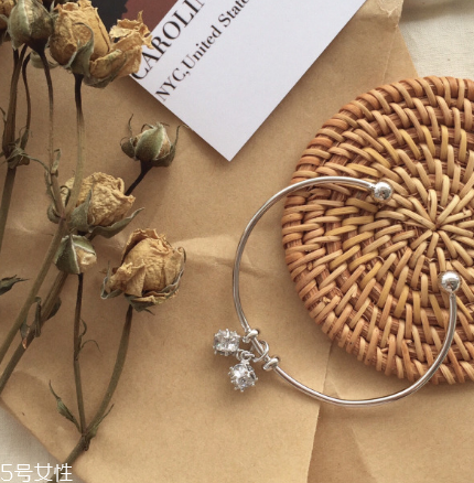 手鐲取不下來怎么辦？手鐲取不下來解決方法