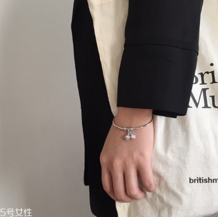 手鐲取不下來怎么辦？手鐲取不下來解決方法