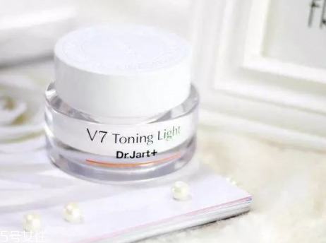 素顏霜太白怎么辦？素顏霜涂太白怎么改善？