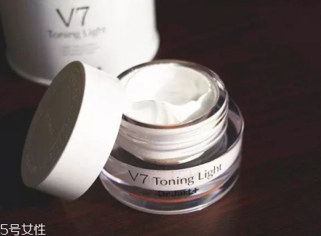 素顏霜太白怎么辦？素顏霜涂太白怎么改善？