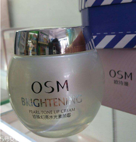 素顏霜太油怎么辦？用素顏霜臉很油怎么辦？