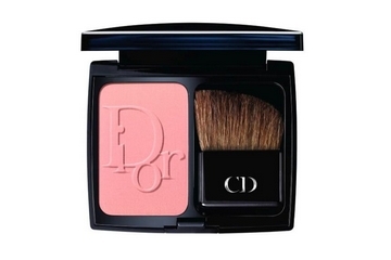 腮紅會(huì)堵塞毛孔嗎？腮紅會(huì)不會(huì)堵塞毛孔？