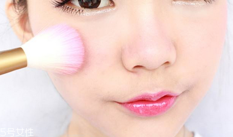 腮紅會(huì)過敏嗎？怎么測(cè)試腮紅過不過敏？