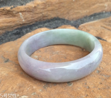 手鐲戴不進(jìn)去怎么辦？手鐲戴不進(jìn)去解決妙招