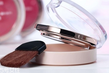 腮紅對皮膚有害嗎？腮紅對皮膚有哪些傷害？