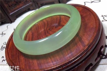 手鐲戴不進去怎么辦？手鐲戴不進去解決妙招