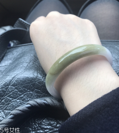 手鐲對(duì)身體有好處嗎？手鐲有哪些好處？