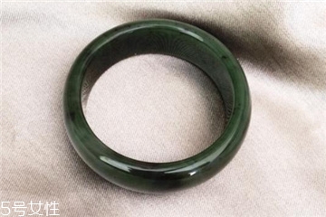 手鐲對(duì)身體有好處嗎？手鐲有哪些好處？