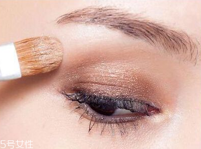 眼影是用什么做的？眼影是什么成分？
