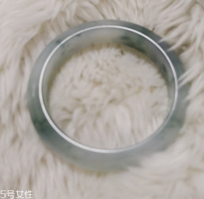 手鐲什么顏色好看？手鐲買哪種顏色好？