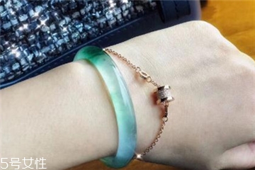 手鐲什么顏色好看？手鐲買哪種顏色好？