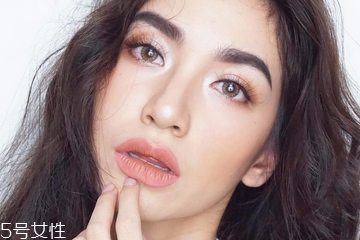 眼影會(huì)過(guò)敏嗎？有人對(duì)眼影過(guò)敏嗎？