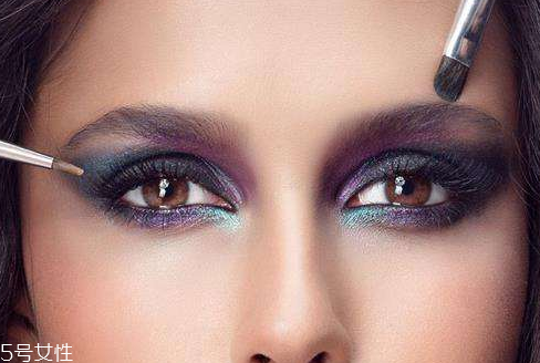 眼影會(huì)過(guò)敏嗎？有人對(duì)眼影過(guò)敏嗎？