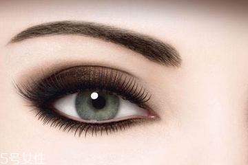 眼影會(huì)暈妝嗎？為什么眼影總是暈妝？