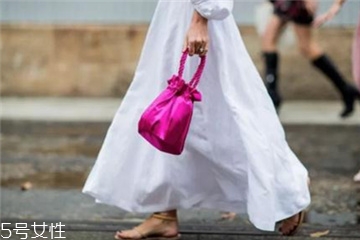 今年流行什么水桶包？水桶包流行什么款式？