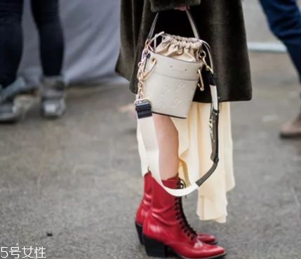 今年流行什么水桶包？水桶包流行什么款式？