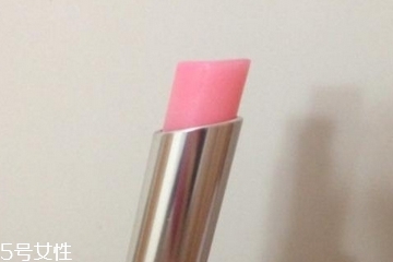 唇膏能讓睫毛變長(zhǎng)嗎？潤(rùn)唇膏涂睫毛會(huì)增長(zhǎng)嗎？