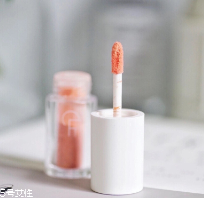 唇膏能讓睫毛變長(zhǎng)嗎？潤(rùn)唇膏涂睫毛會(huì)增長(zhǎng)嗎？