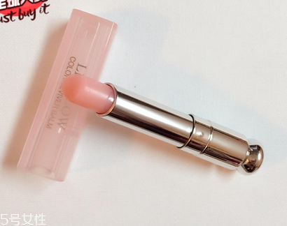 唇膏用完里邊怎么打開？唇膏剩一截怎么挖出來？