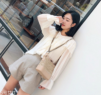 女生夏天背什么包？女生夏季包包搭配圖片