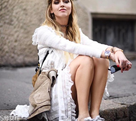 雙肩包配什么衣服好看？雙肩包搭配圖片