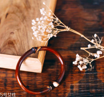 雞血藤手鐲一般多少錢？雞血藤手鐲市場價格