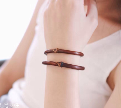 雞血藤手鐲有什么功效？雞血藤手鐲佩戴的好處