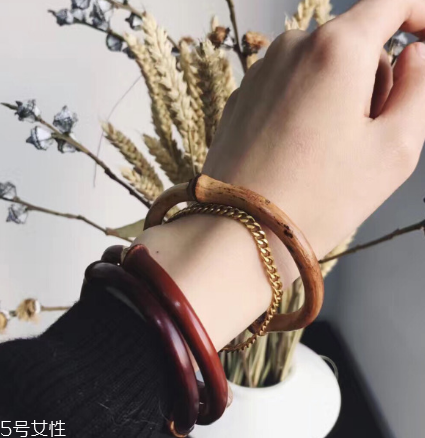 雞血藤手鐲有什么功效？雞血藤手鐲佩戴的好處