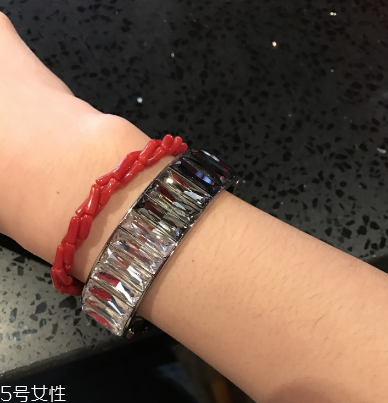 紅珊瑚手鏈真假鑒別 怎樣辨別紅珊瑚手鏈的真假？