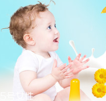 寶寶曬傷后能洗澡嗎 寶寶曬傷后怎么洗澡 寶寶曬傷后能洗澡嗎 寶寶曬傷后怎么洗澡