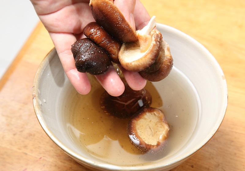 新鮮的香菇怎么處理 香菇的料理技巧 新鮮的香菇怎么處理 香菇的料理技巧