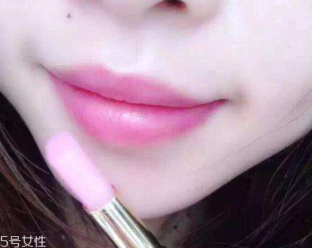 唇膏過敏怎么辦？唇膏過敏癥狀