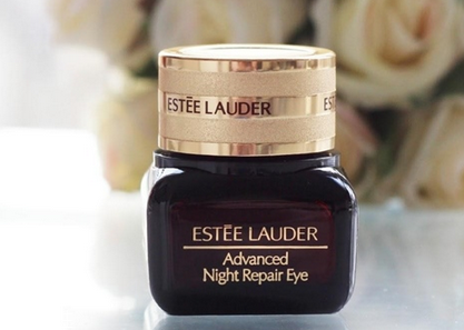 眼霜和眼部精華哪個好 眼霜和眼部精華的區(qū)別 眼霜和眼部精華哪個好 眼霜和眼部精華的區(qū)別