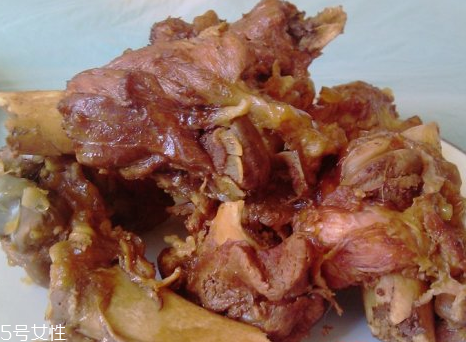 鹿肉和牛肉哪個(gè)好？鹿肉和牛肉哪個(gè)好吃些？