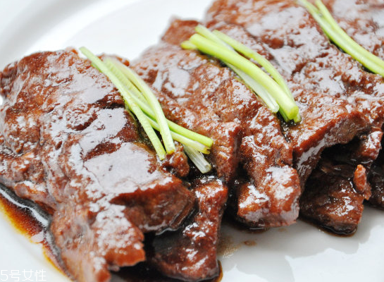 鹿肉和牛肉哪個(gè)好？鹿肉和牛肉哪個(gè)好吃些？