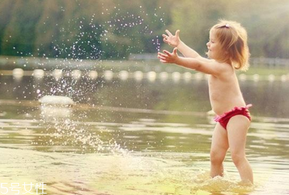 寶寶防曬霜能涂眼周嗎 無(wú)淚防曬霜真的溫和嗎 寶寶防曬霜能涂眼周嗎 無(wú)淚防曬霜真的溫和嗎