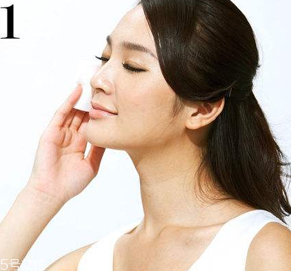 化妝水為什么要用化妝棉？化妝水可以不用化妝棉嗎？