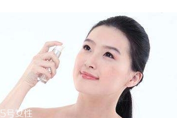 化妝水為什么要拍？化妝水是拍還是抹？