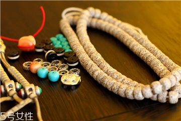 星月菩提可以用水洗嗎？星月菩提手串能沾水嗎？