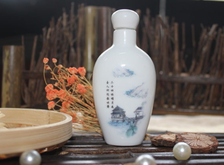謝馥春桂花頭油和愛(ài)茉莉護(hù)發(fā)精油哪個(gè)好 謝馥春桂花頭油和愛(ài)茉莉護(hù)發(fā)精油哪個(gè)好