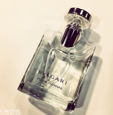 香水噴在手上怎么去除 手上香水味的去除方法 香水噴在手上怎么去除 手上香水味的去除方法