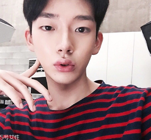 2022夏天男發(fā)型 男生夏季清爽發(fā)型 2022夏天男發(fā)型 男生夏季清爽發(fā)型