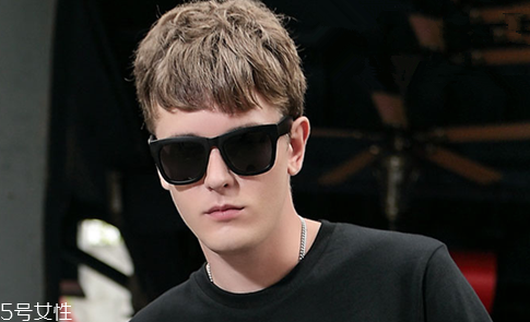 2022夏天男發(fā)型 男生夏季清爽發(fā)型 2022夏天男發(fā)型 男生夏季清爽發(fā)型