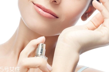 香水太濃怎么用最好 濃烈香水的使用方法 香水太濃怎么用最好 濃烈香水的使用方法