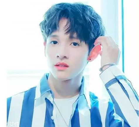 2018男生燙發(fā)發(fā)型最新 2018男生燙發(fā)發(fā)型圖片 2018男生燙發(fā)發(fā)型最新 2018男生燙發(fā)發(fā)型圖片