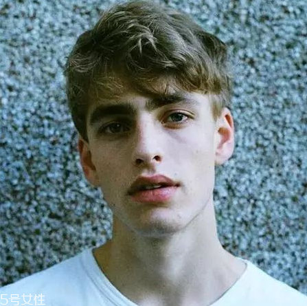 2018男生燙發(fā)發(fā)型最新 2018男生燙發(fā)發(fā)型圖片 2018男生燙發(fā)發(fā)型最新 2018男生燙發(fā)發(fā)型圖片