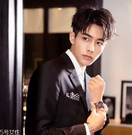 2018男生燙發(fā)發(fā)型最新 2018男生燙發(fā)發(fā)型圖片 2018男生燙發(fā)發(fā)型最新 2018男生燙發(fā)發(fā)型圖片